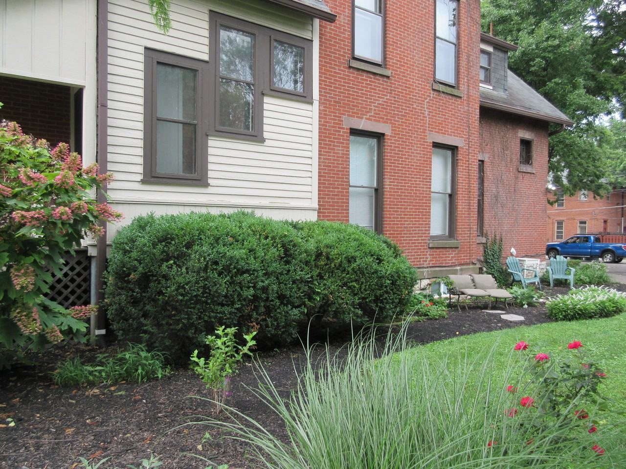 Dennison Ave 877 NCR - Photo 3 of 30