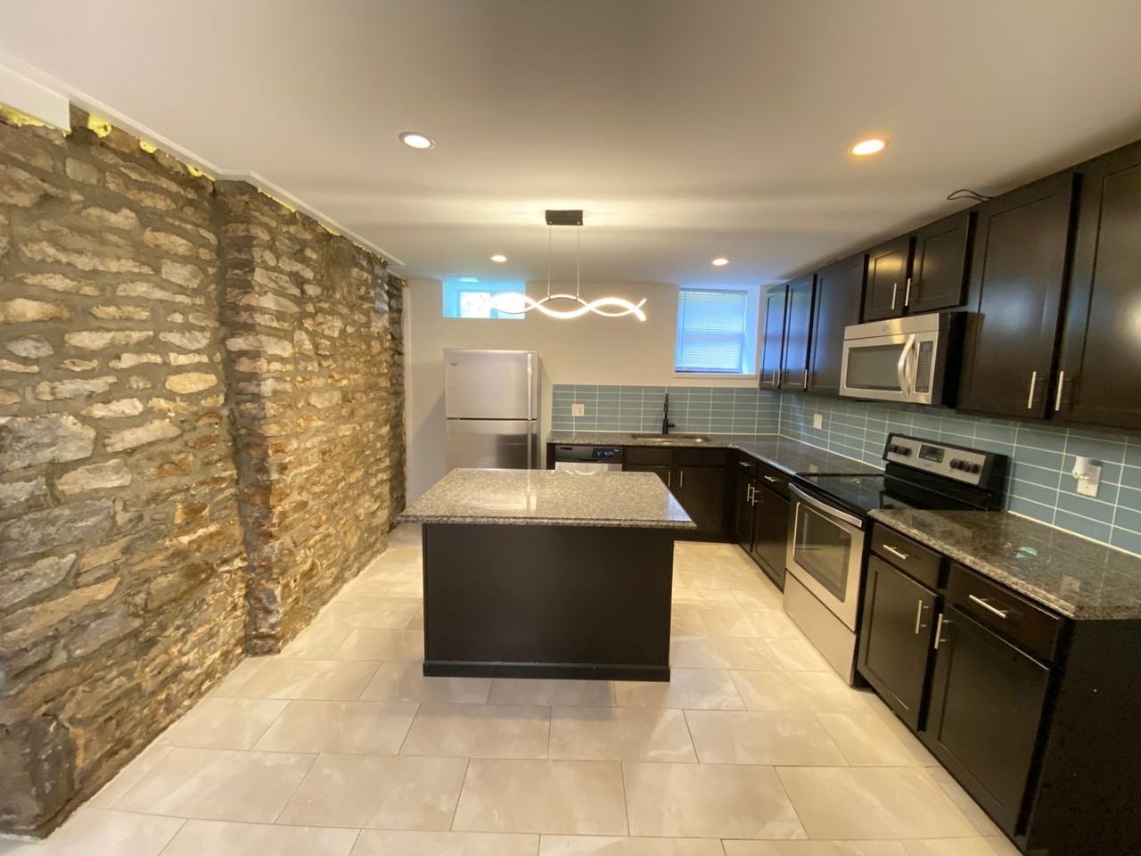 Dennison Ave 877 NCR - Photo 5 of 30