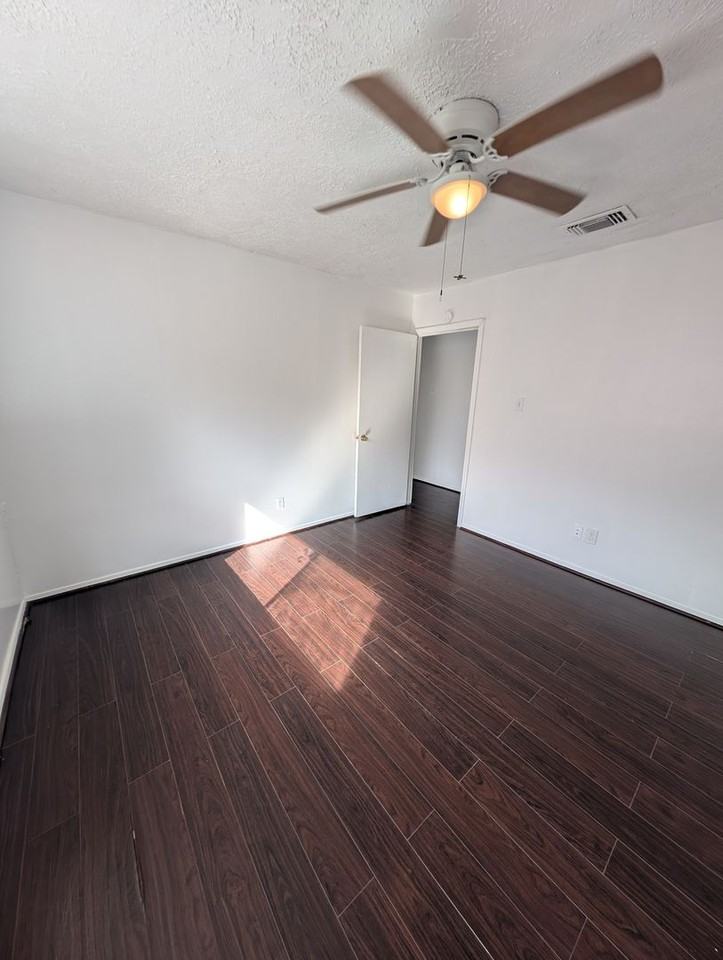 8703 Collingsdale Rd - Photo 2 of 9