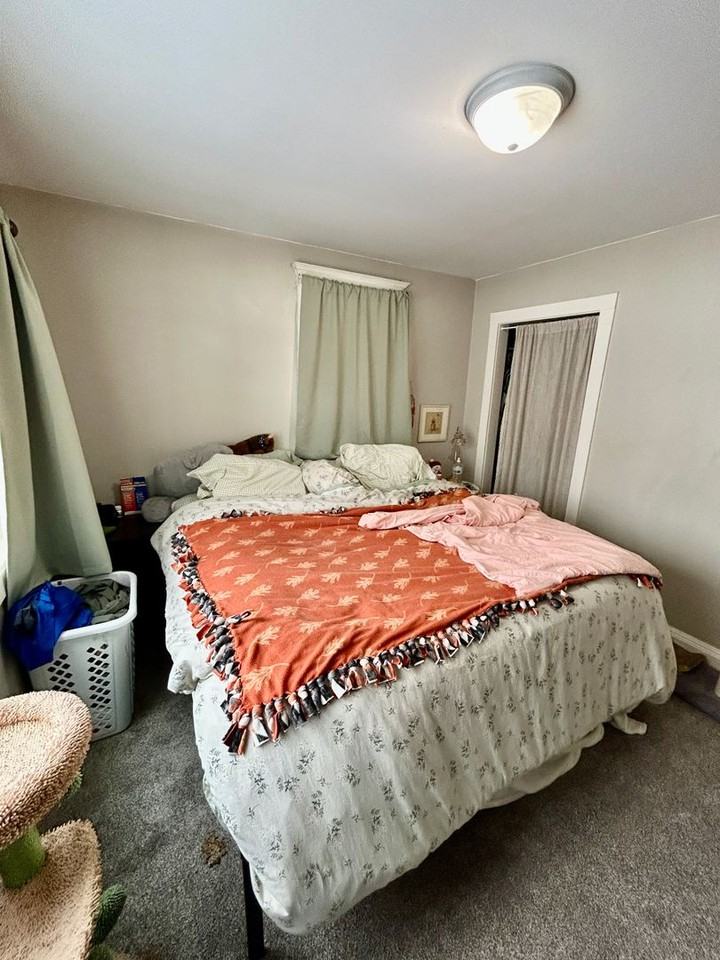 412 N 11th Ave E #1 - Photo 4 of 11