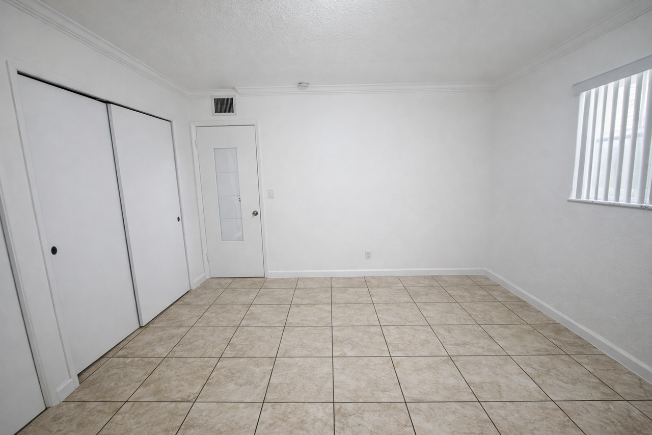 532 S Crescent Dr Hollywood, FL 33021 - Photo 6 of 9