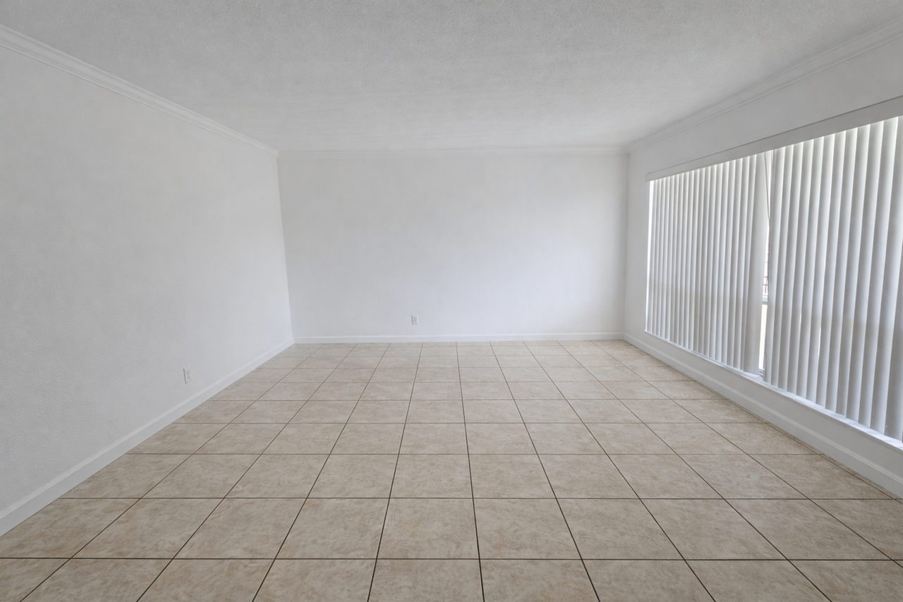 532 S Crescent Dr Hollywood, FL 33021 - Photo 7 of 9