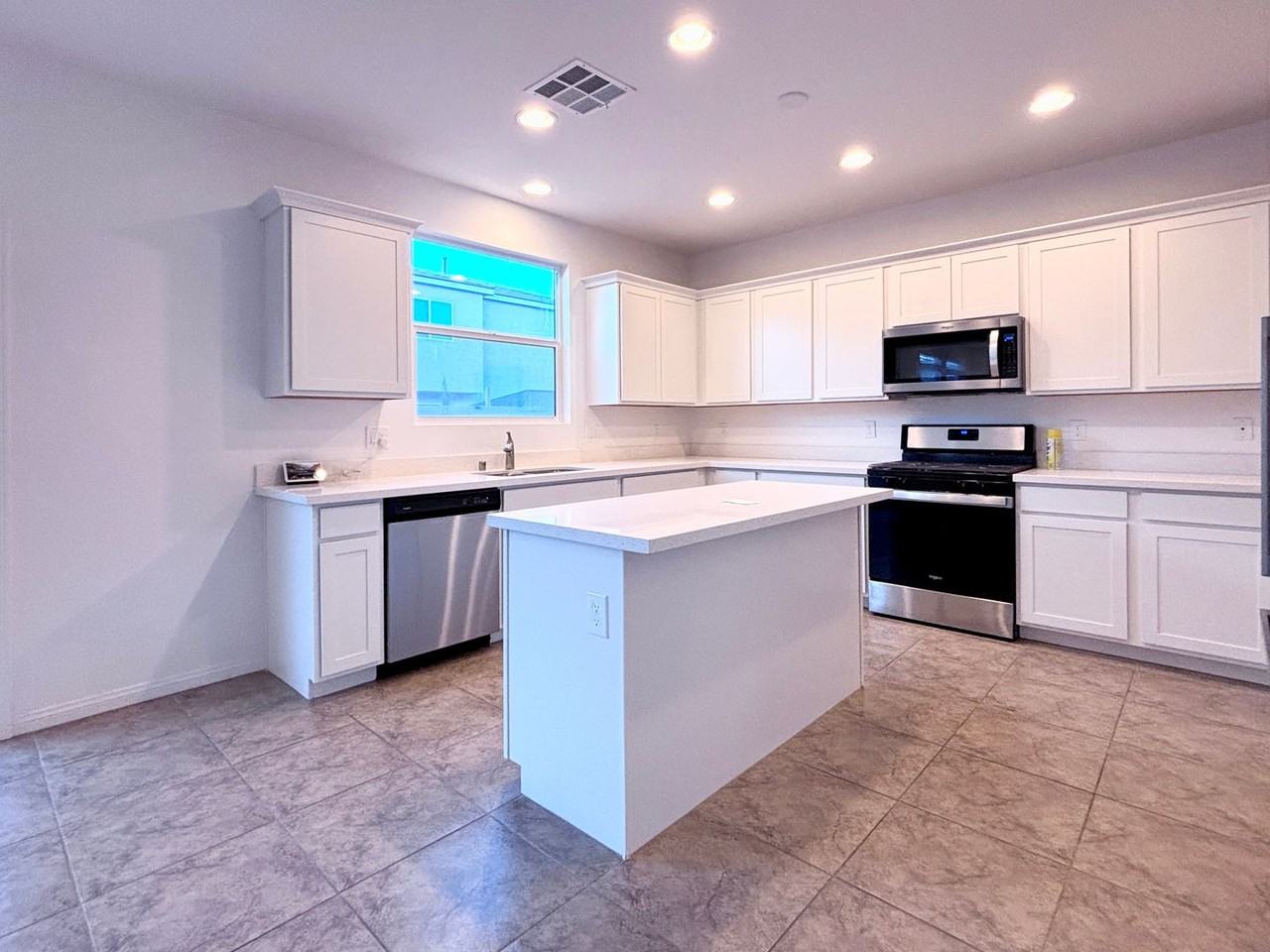 2216 Mystic Wave Rd - Photo 3 of 16