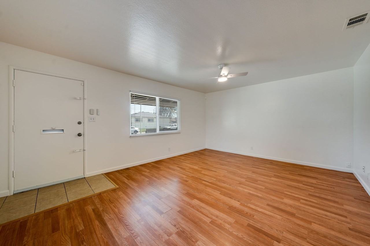 7726 Laurie Way - Photo 5 of 30