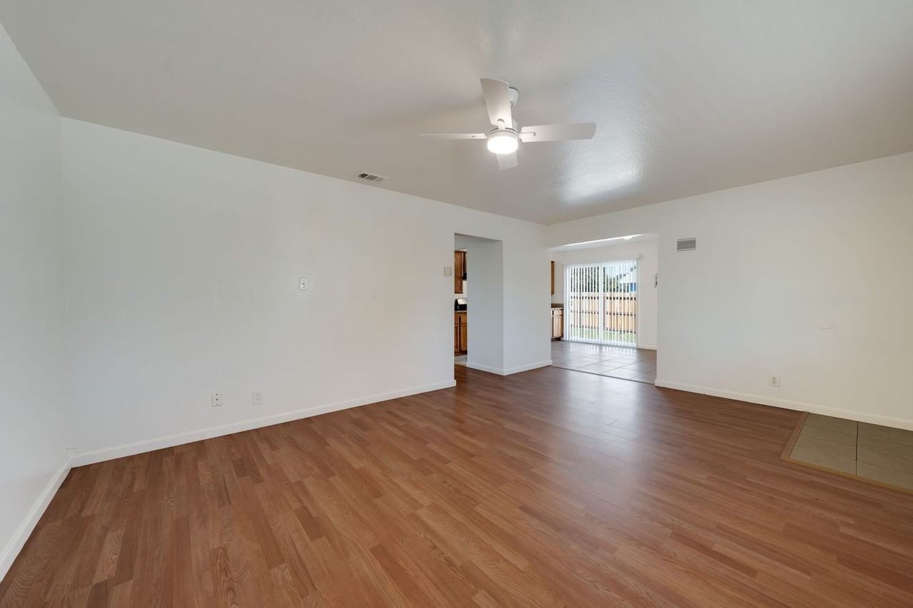 7726 Laurie Way - Photo 6 of 30