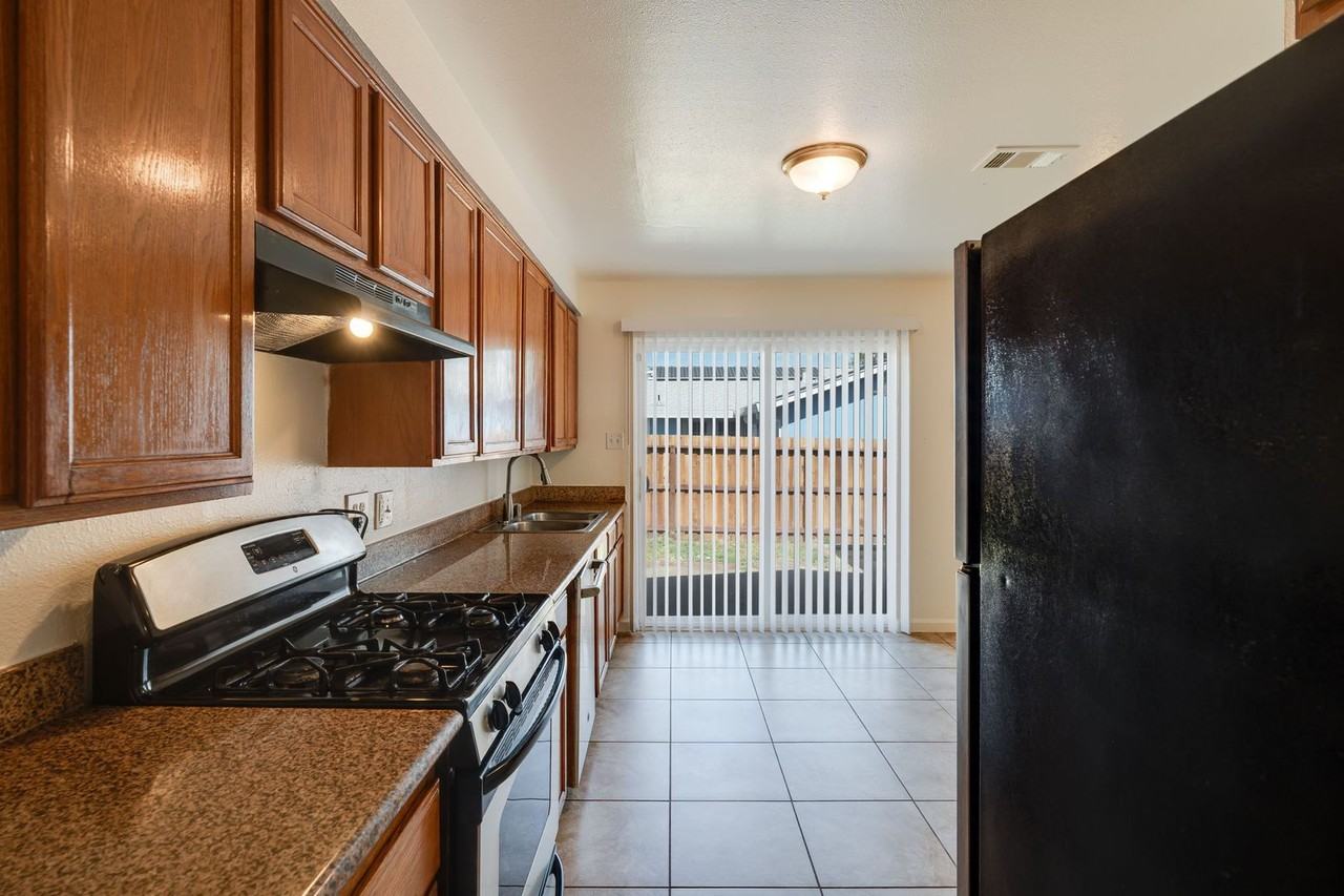 7726 Laurie Way - Photo 7 of 30