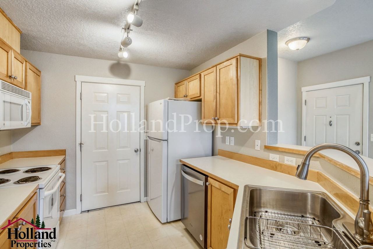 14635 Sw Beard Rd #101 - Photo 6 of 17