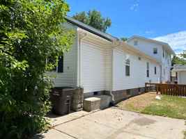 featured image of 321 E College St