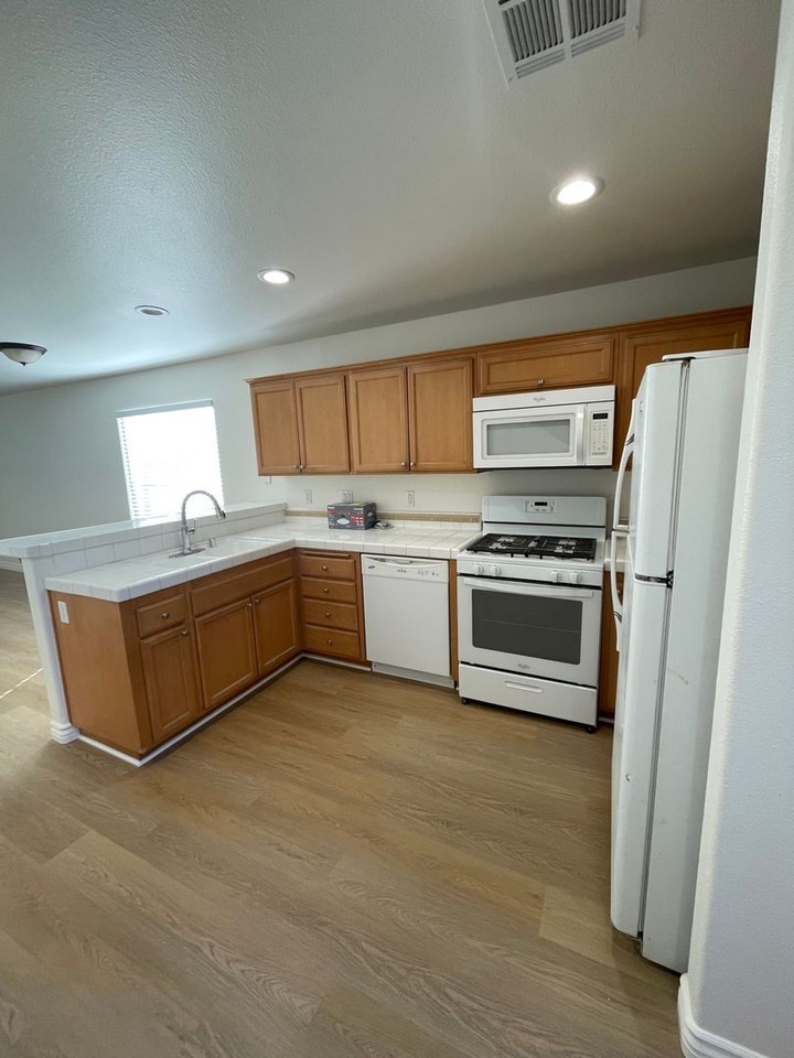 312 Dove Ln - Photo 3 of 4