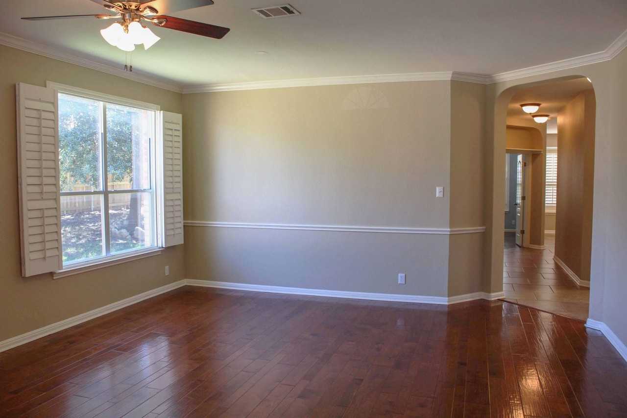 314 Neches Br - Photo 4 of 35