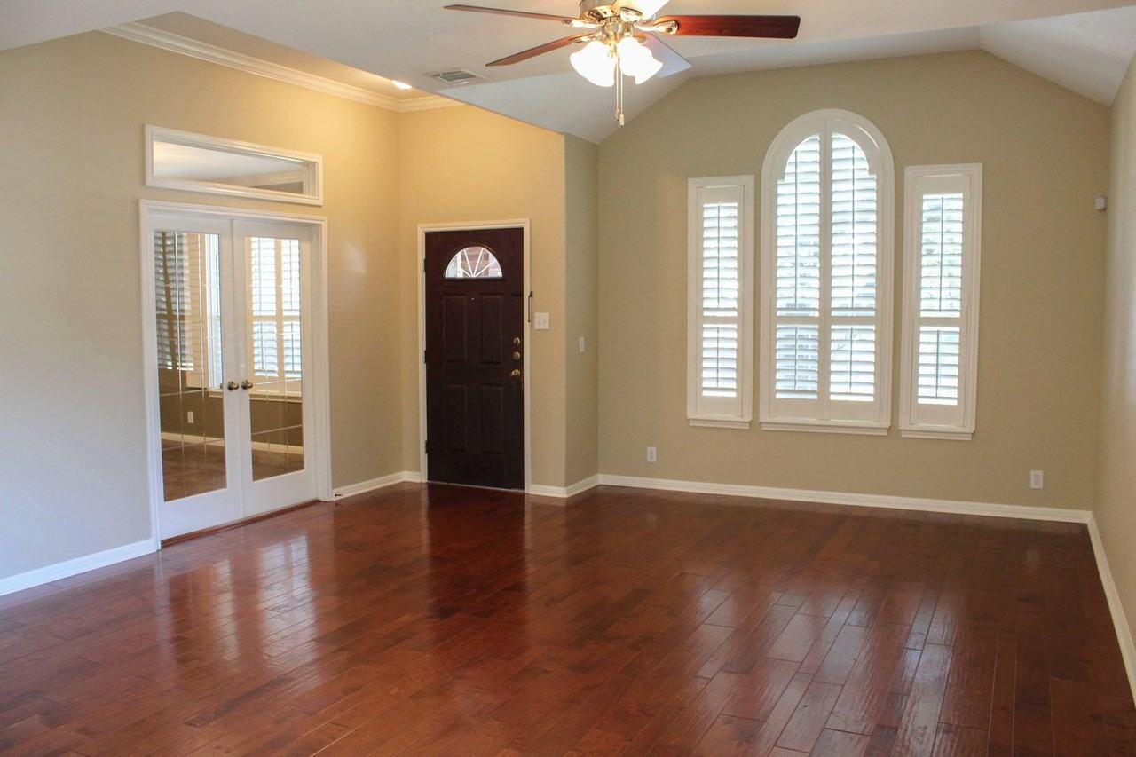 314 Neches Br - Photo 5 of 35