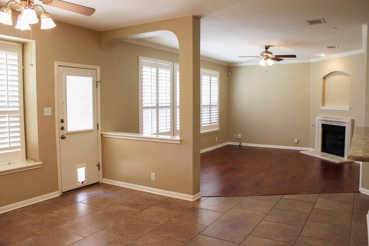 314 Neches Br - Photo 7 of 35