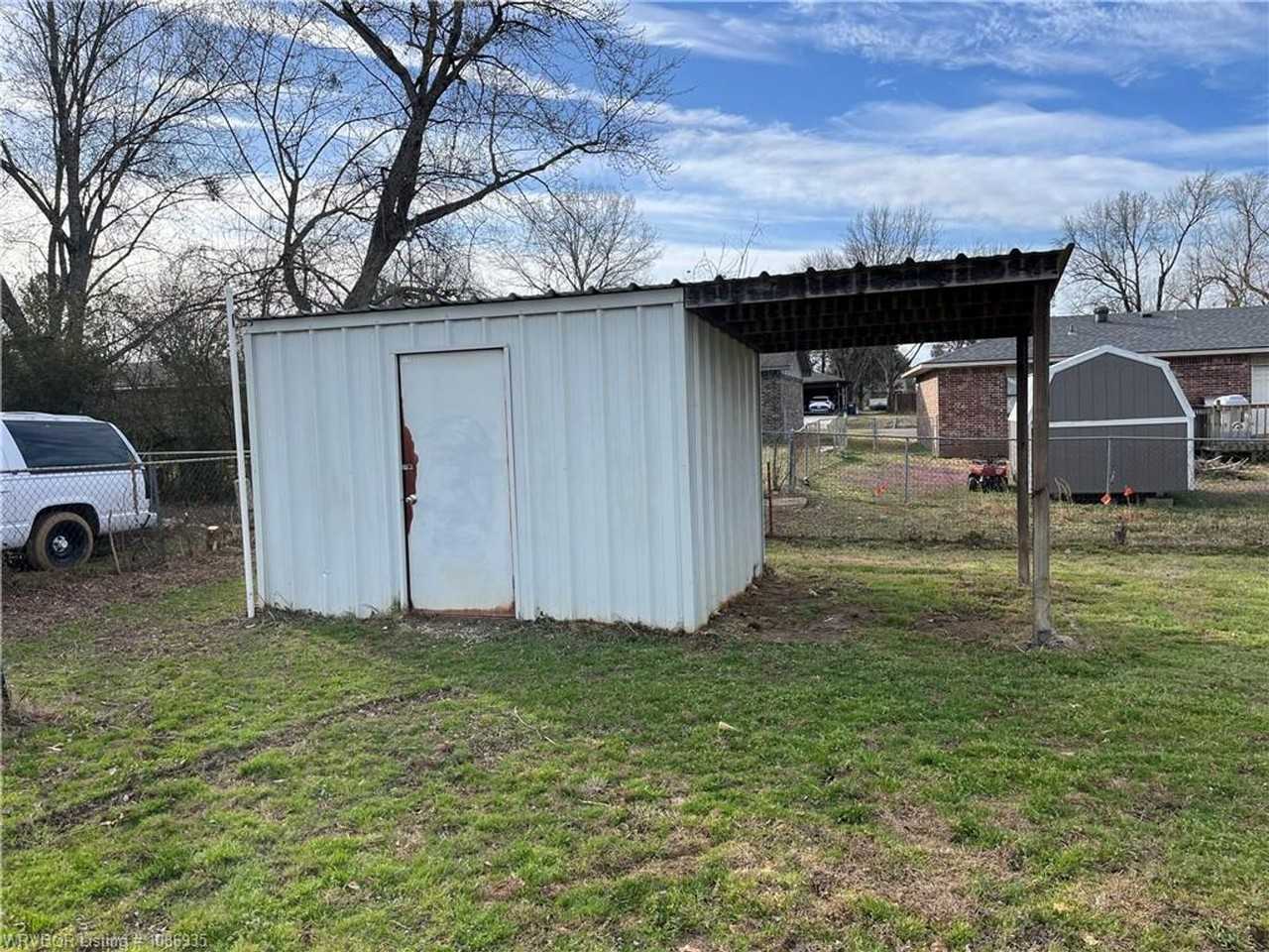 303 Alice Ln - Photo 3 of 14