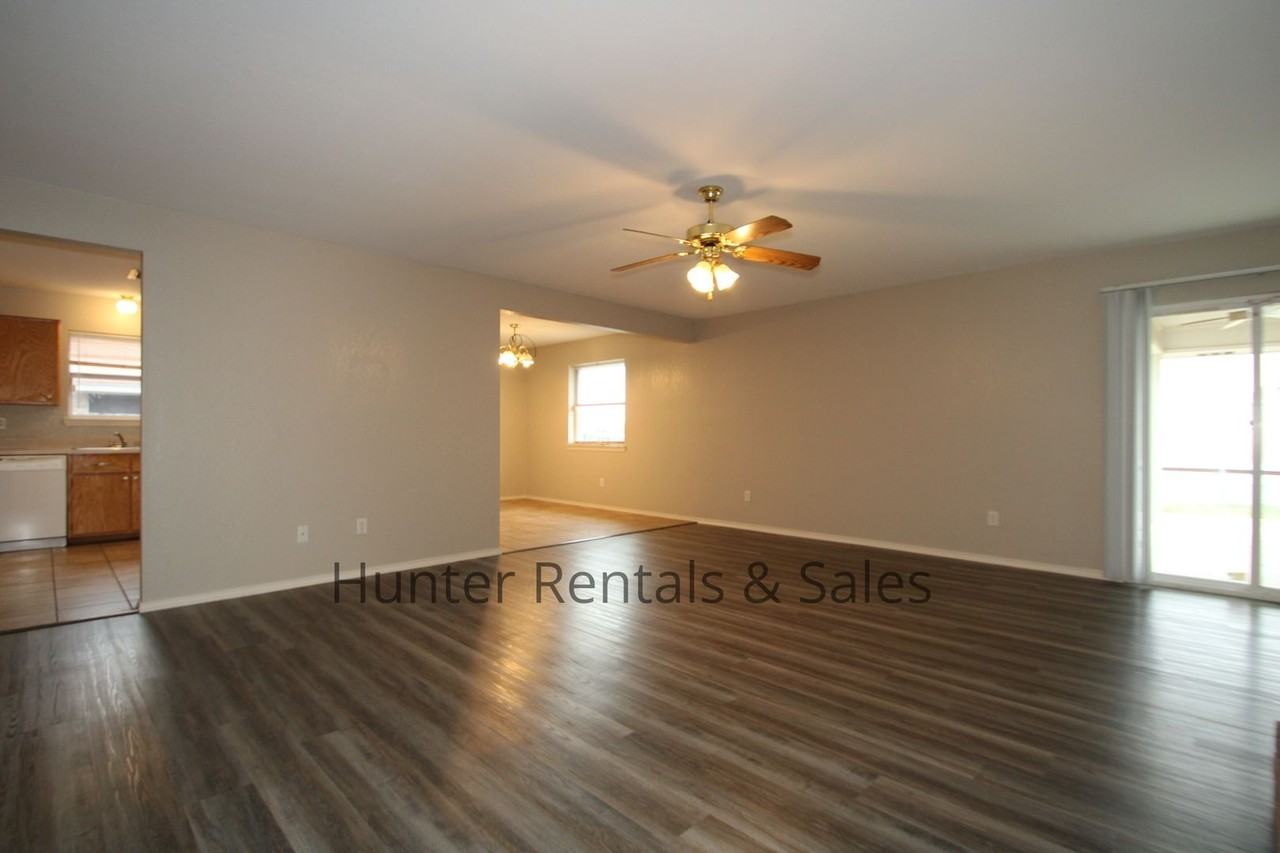 5302 Gunnison Dr - Photo 4 of 28