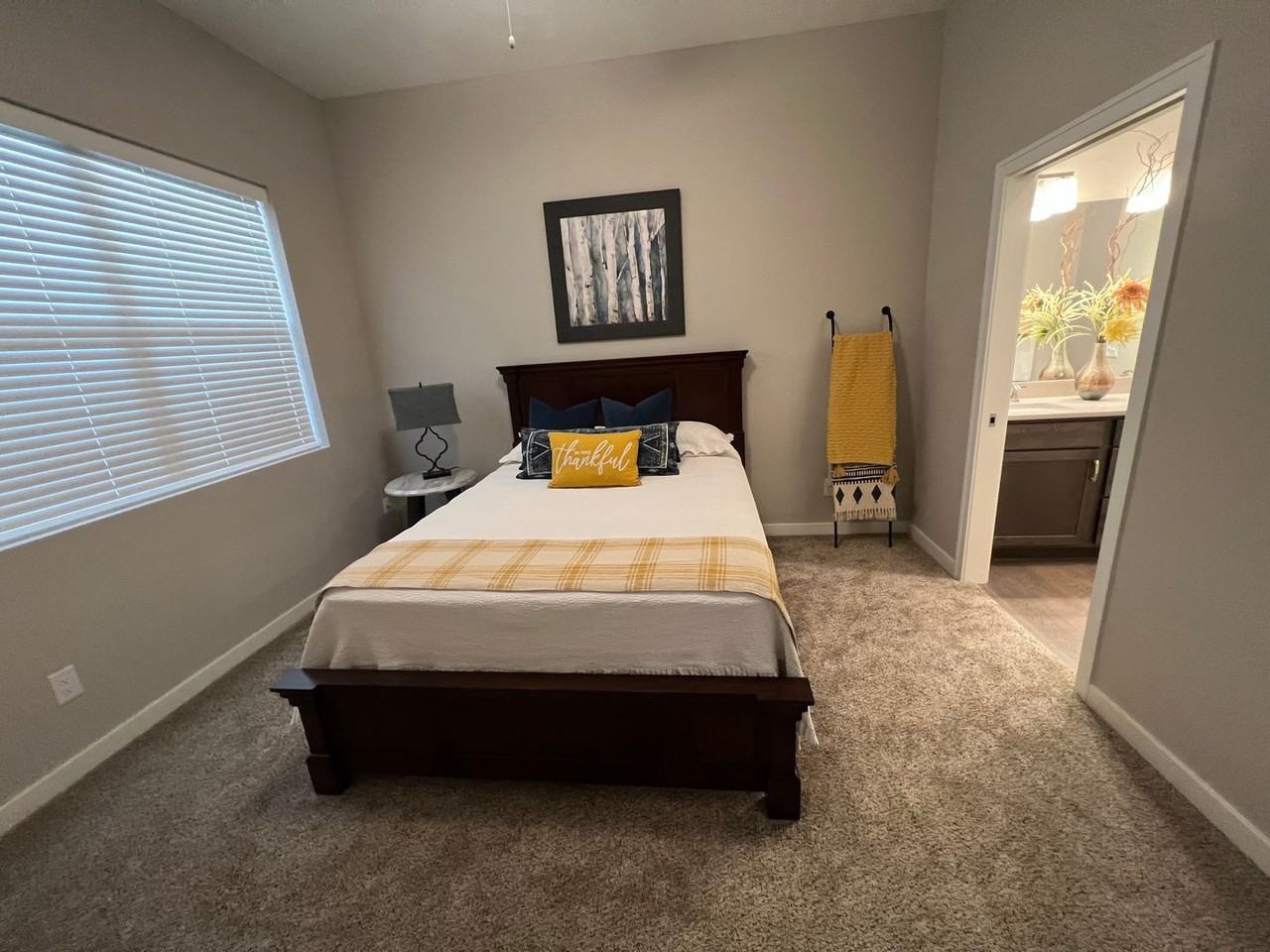 1717 Hillcrest Dr - Photo 5 of 8