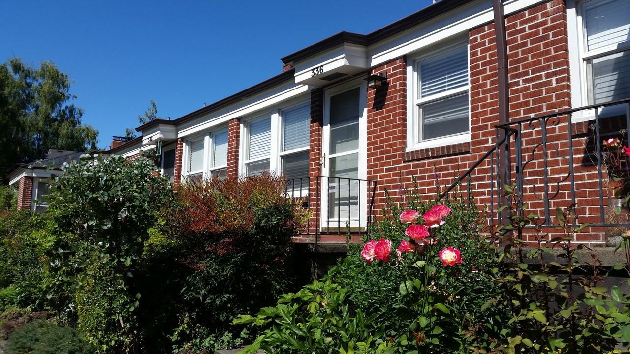 Oak Manor - Photo 2 of 3