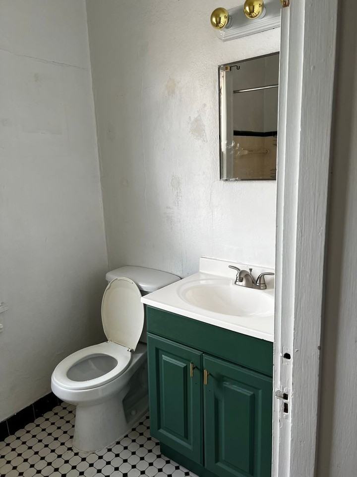 628 E Amelia St - Photo 4 of 13