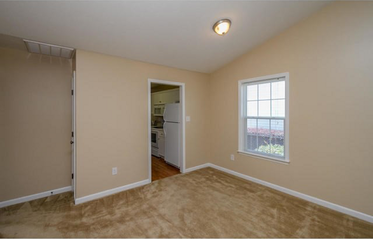 1624 Emma St - Photo 4 of 19