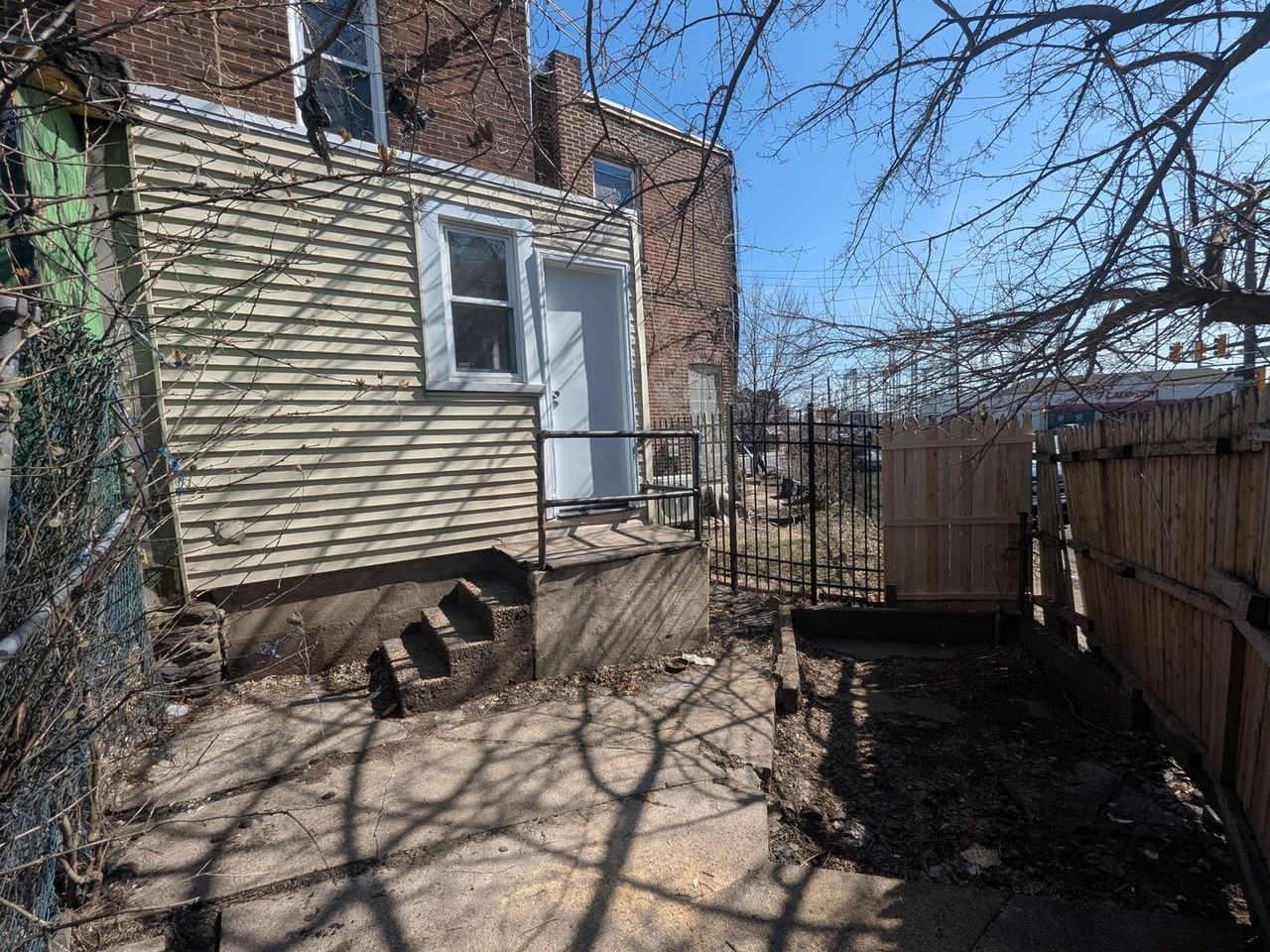 1836 E Airdrie St - Photo 3 of 12