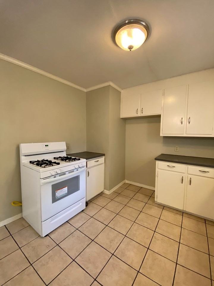 1862 S Hudson Ave - Photo 4 of 11