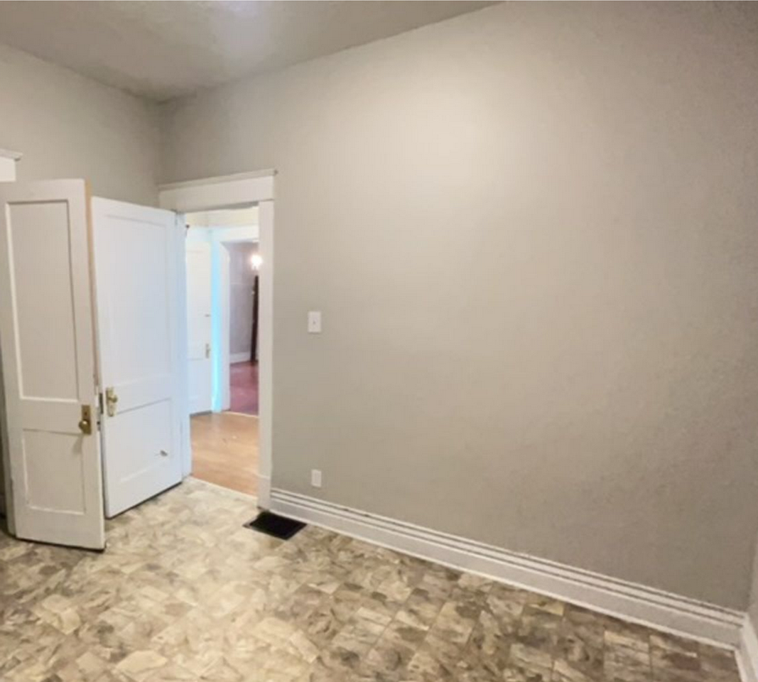 803 S 35th St - Photo 7 of 9