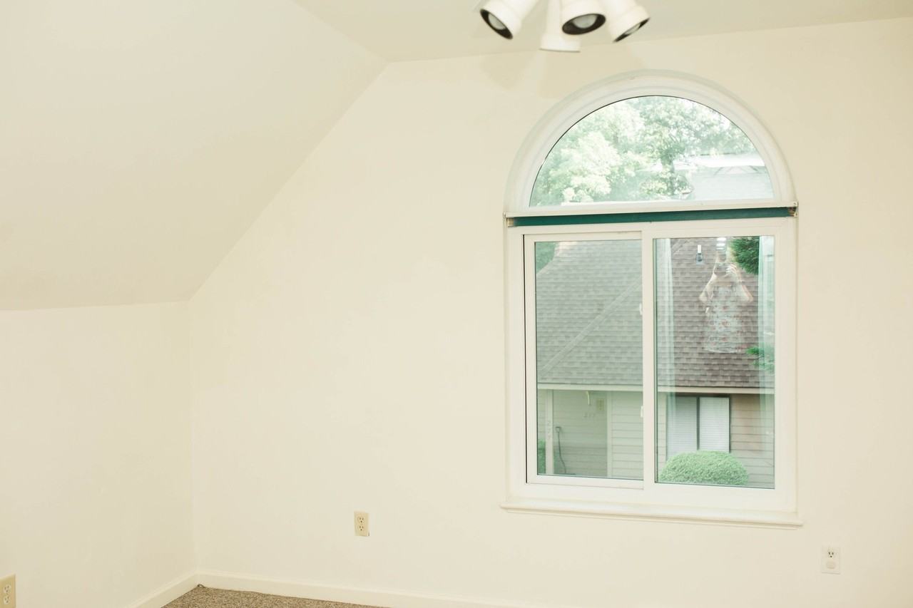 281 Autumn Grove Ct - Photo 4 of 12