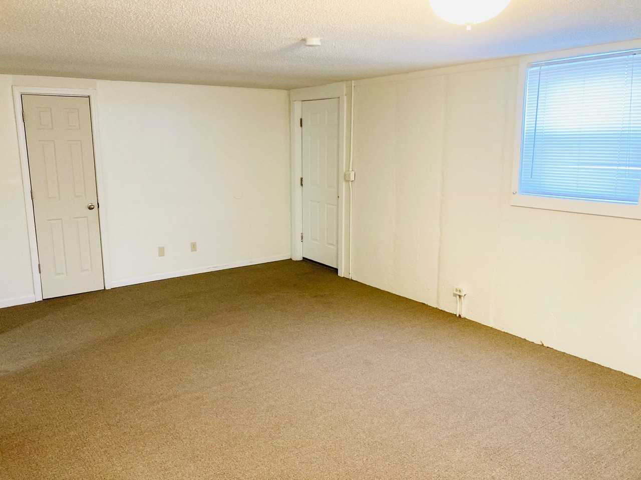 215 E Grandview Dr #3 - Photo 3 of 10