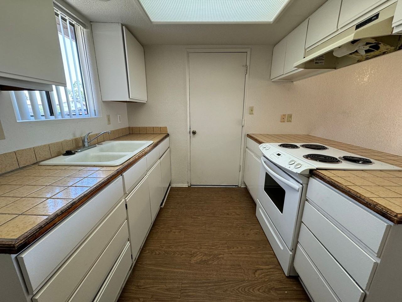 1154 Jasper Ave - Photo 7 of 18