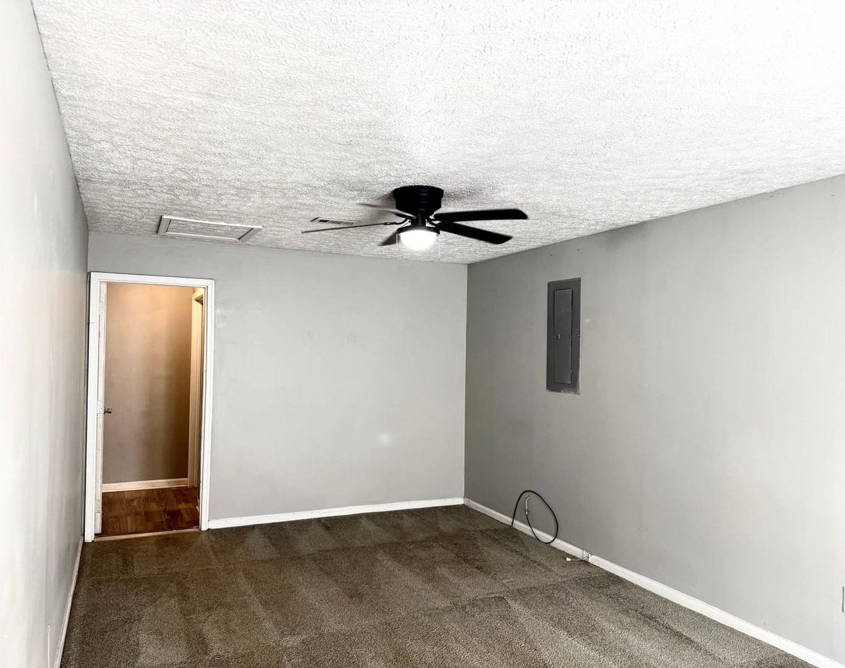 1175 Max Ct - Photo 5 of 22