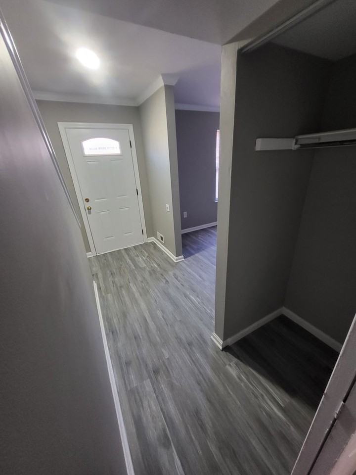 1846 Hawk Ct - Photo 3 of 32