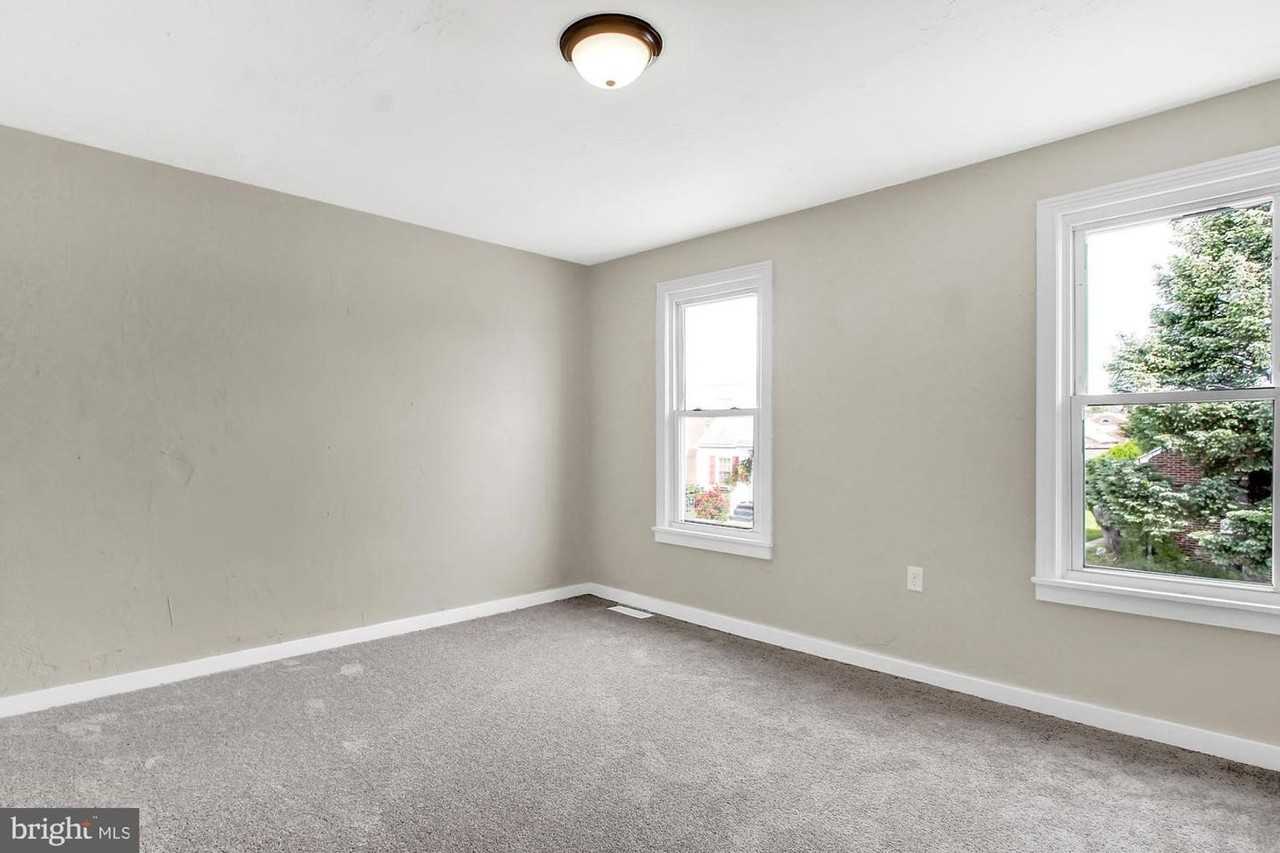 760 Wallace St - Photo 3 of 25