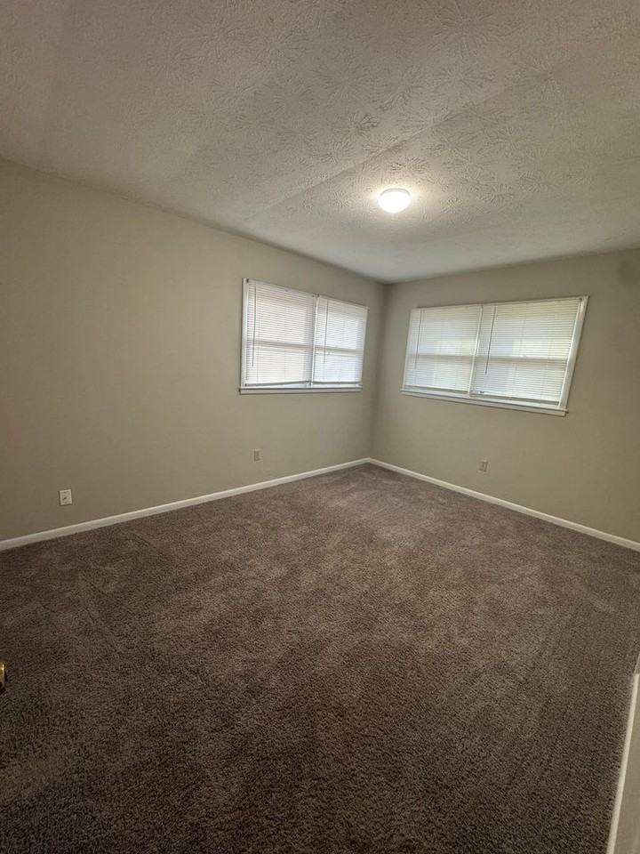 2029 Kay Dr Sw - Photo 2 of 10