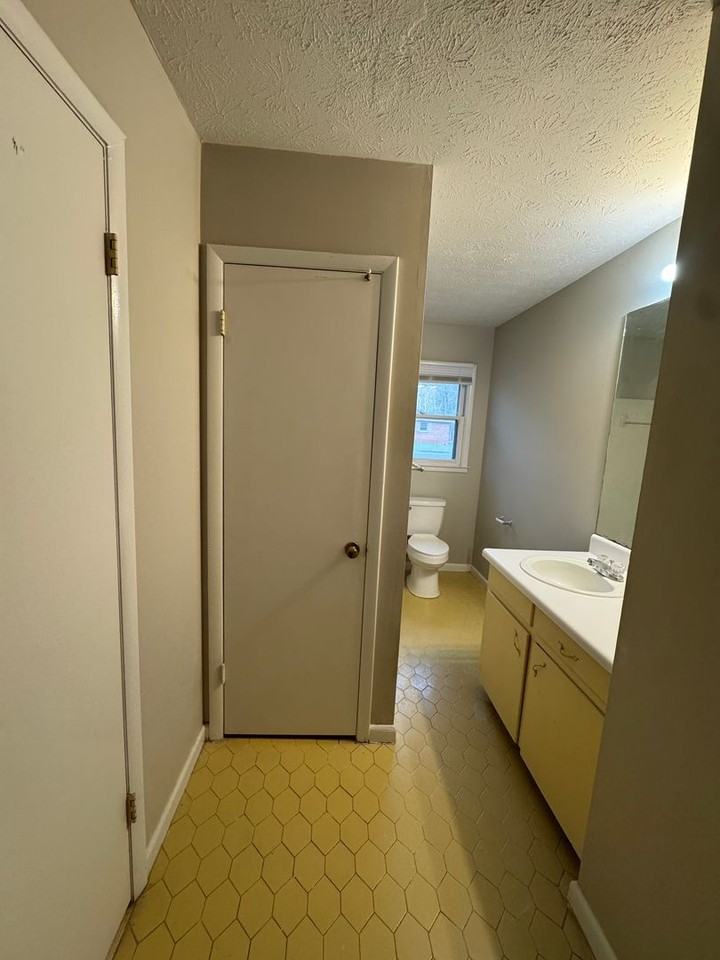 2029 Kay Dr Sw - Photo 3 of 10