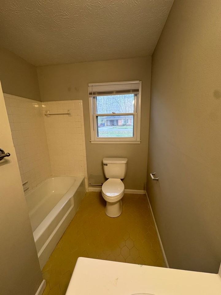 2029 Kay Dr Sw - Photo 4 of 10