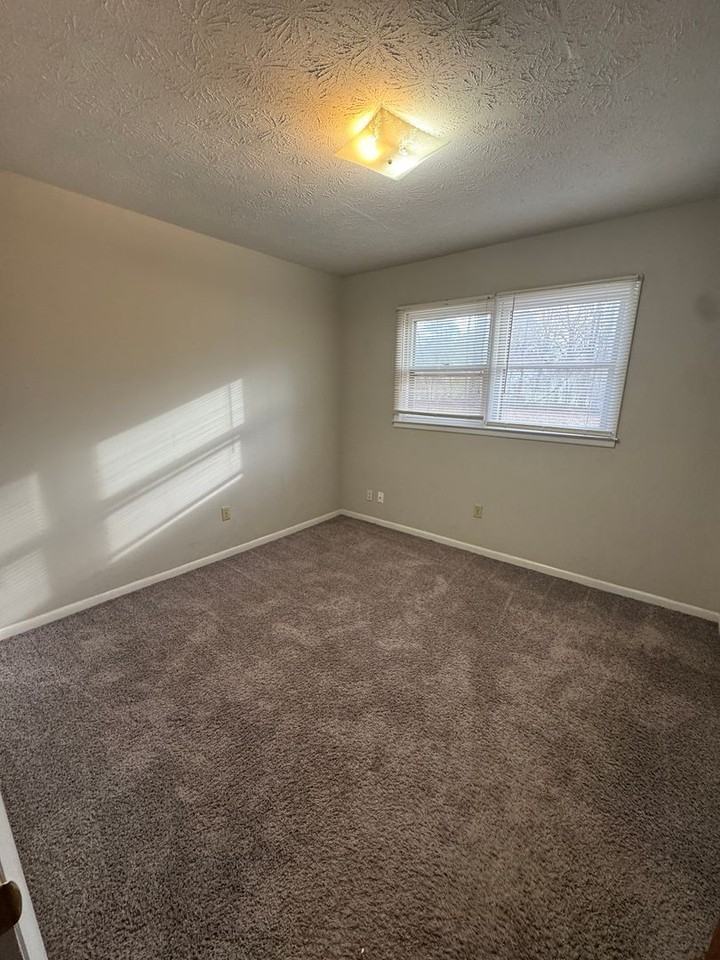 2029 Kay Dr Sw - Photo 6 of 10