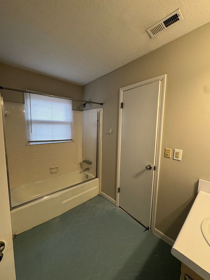 2029 Kay Dr Sw - Photo 7 of 10