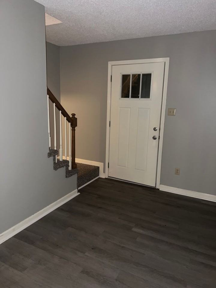 132 Pebble Ct - Photo 2 of 12