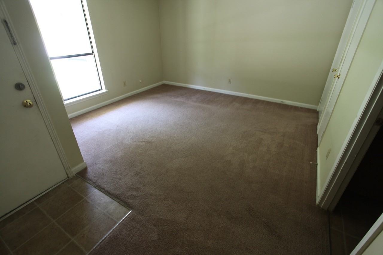 1401 Hampton Dr - Photo 2 of 8