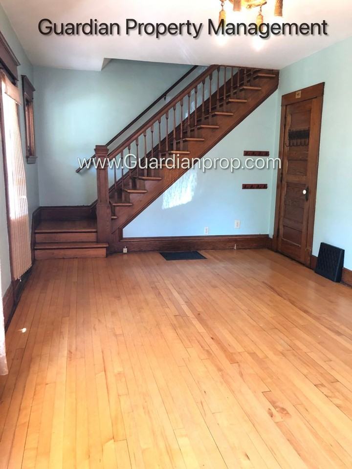 1213 23rd Ave Ne - Photo 4 of 9