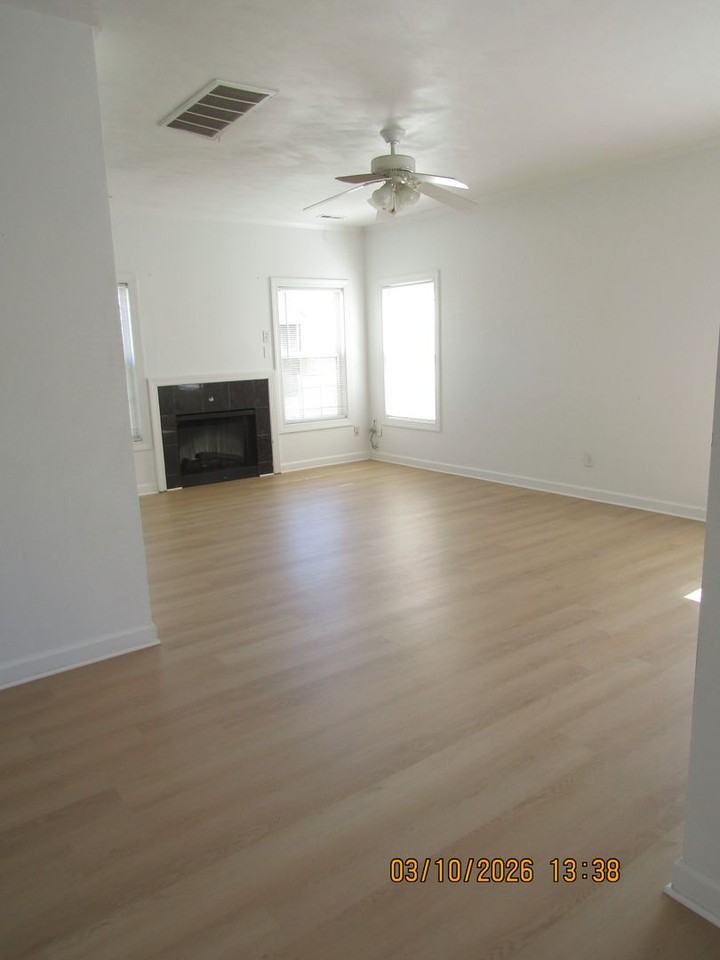 1526 Hazel Ave - Photo 4 of 28