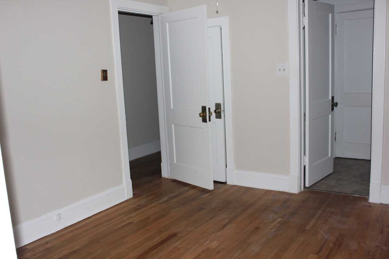 215 S Commerce St #4 - Photo 3 of 10