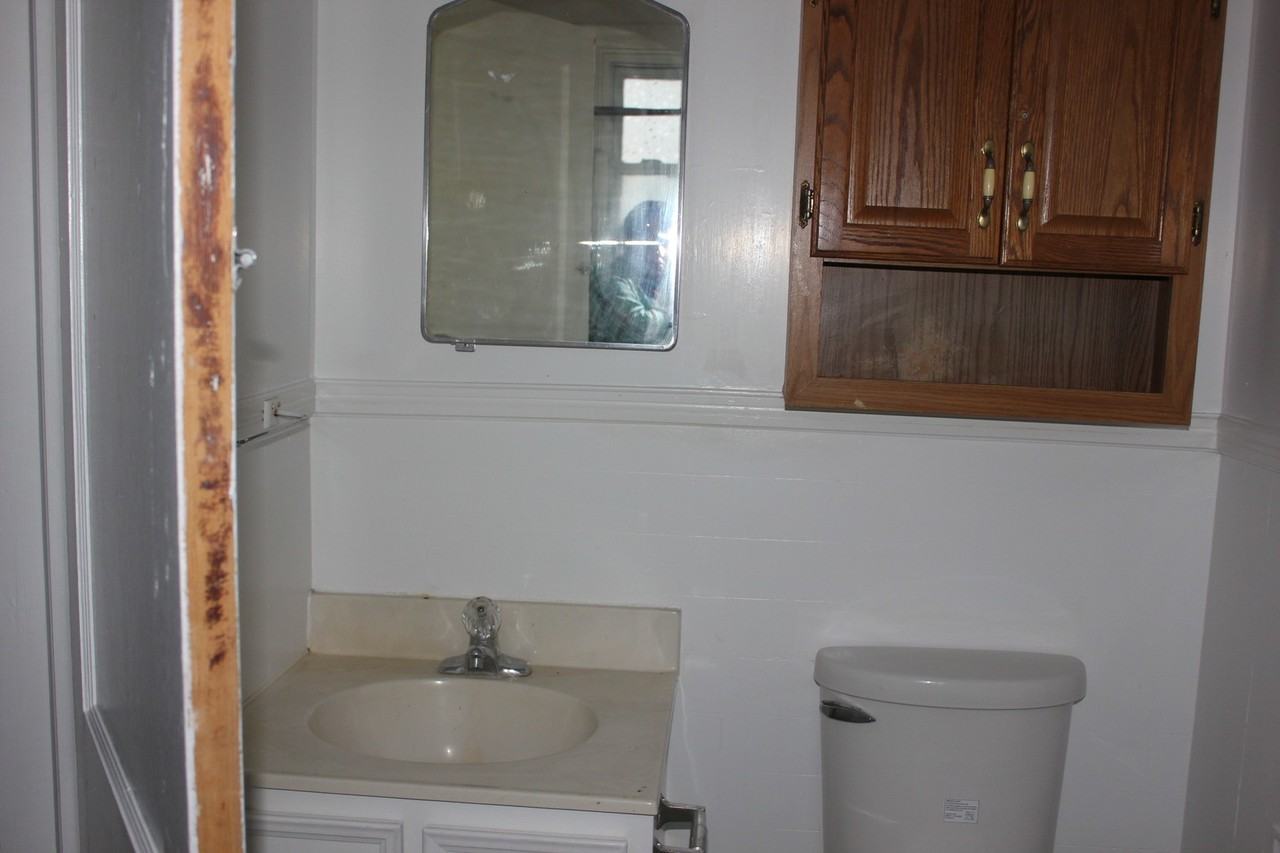 215 S Commerce St #4 - Photo 7 of 10