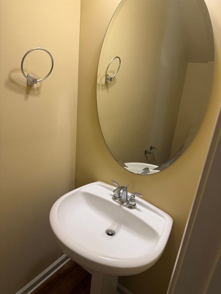 553 Matheson Pl - Photo 5 of 12