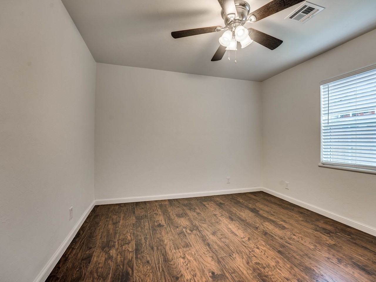 2011 N Bonita Ave - Photo 2 of 44