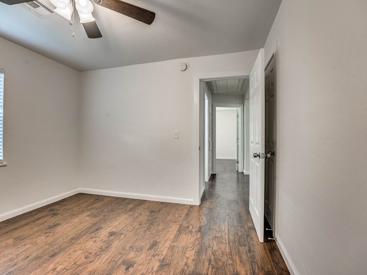 2011 N Bonita Ave - Photo 3 of 44