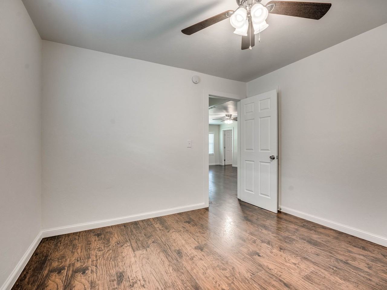 2011 N Bonita Ave - Photo 4 of 44