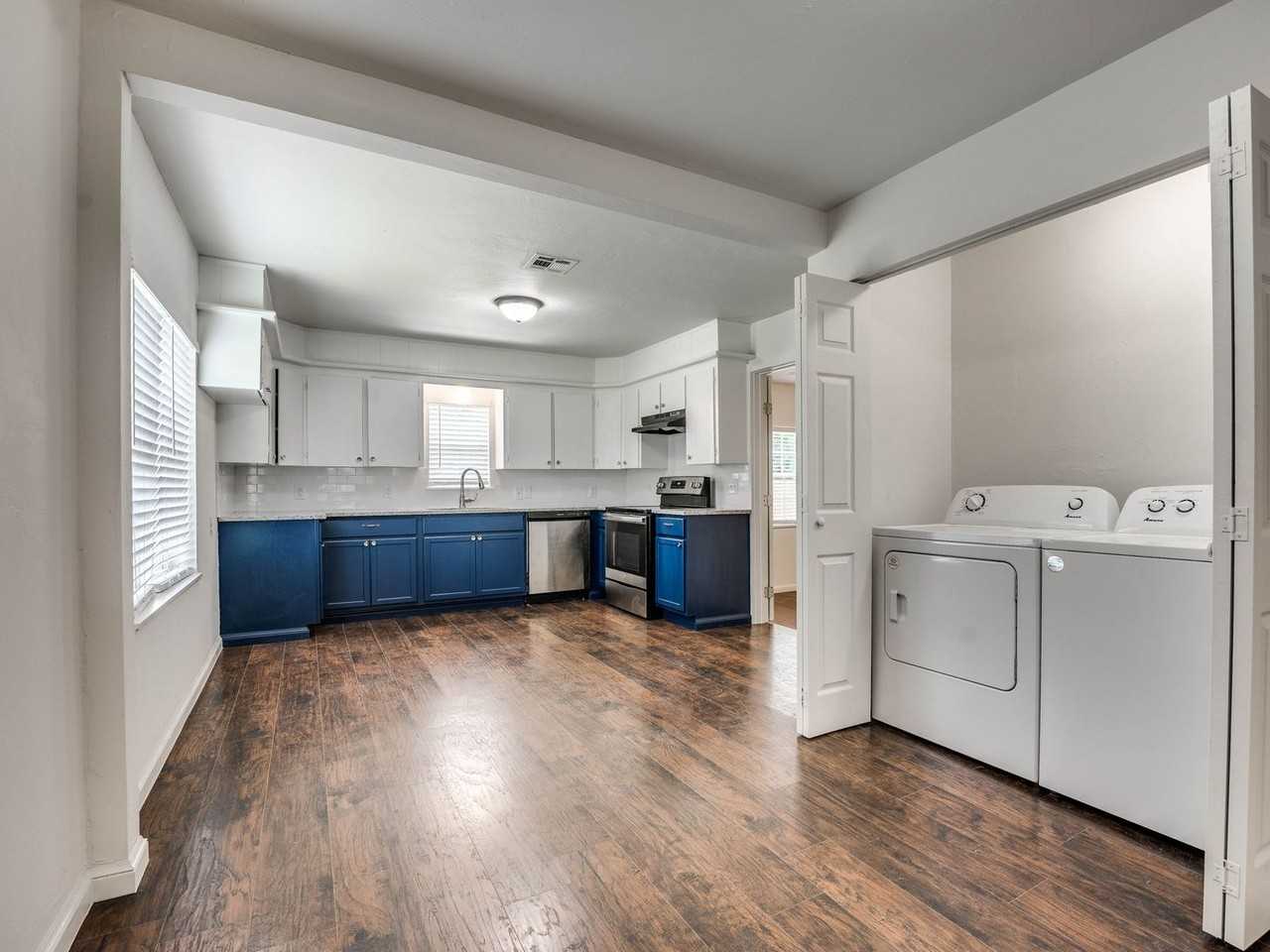 2011 N Bonita Ave - Photo 6 of 44