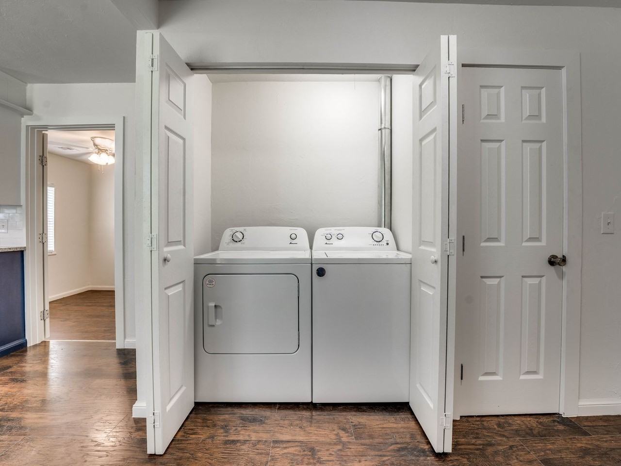 2011 N Bonita Ave - Photo 7 of 44