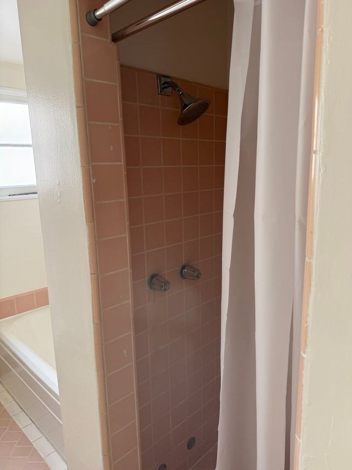 853-855 853-855 S. Hobart Ave & 3361-3369 James M. Wood Blvd - Photo 2 of 20