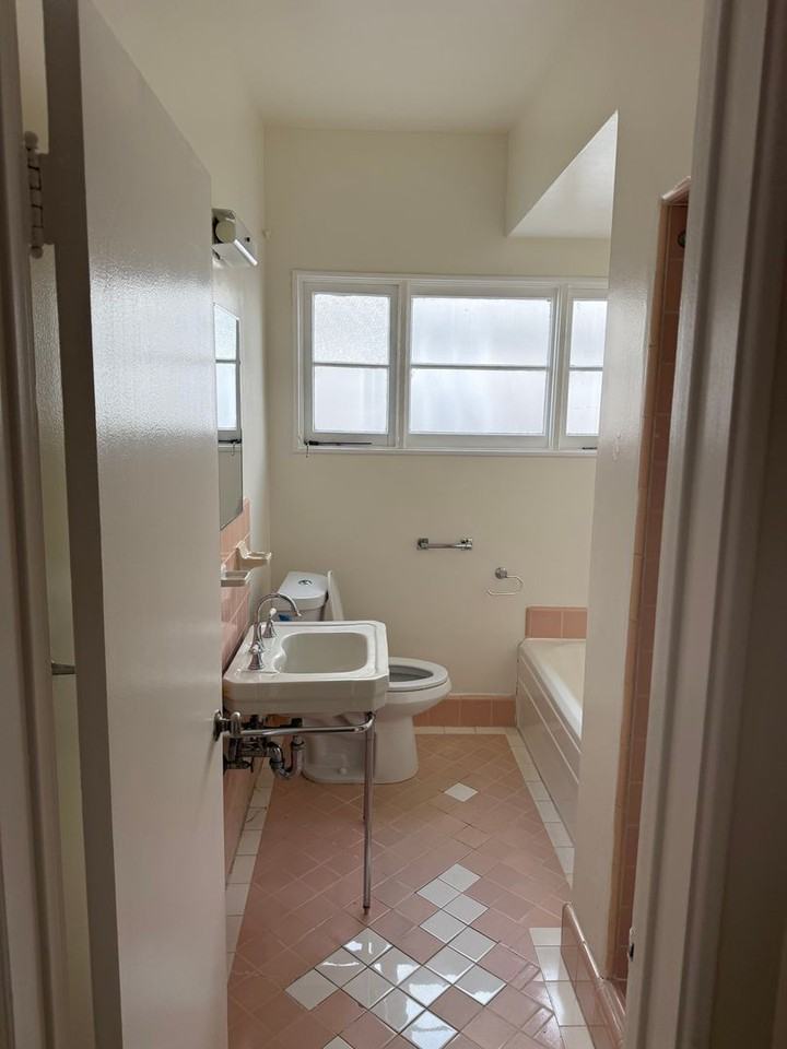 853-855 853-855 S. Hobart Ave & 3361-3369 James M. Wood Blvd - Photo 3 of 20